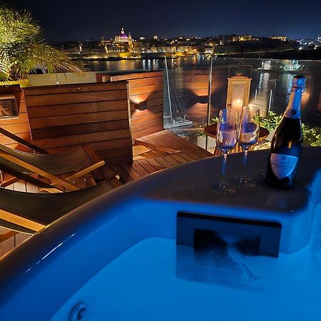 Unique Seafront Triplex Penthouse With Panoramic Bedroom & Rooftop Jacuzzi Overlooking Valletta Sliema Eksteriør bilde