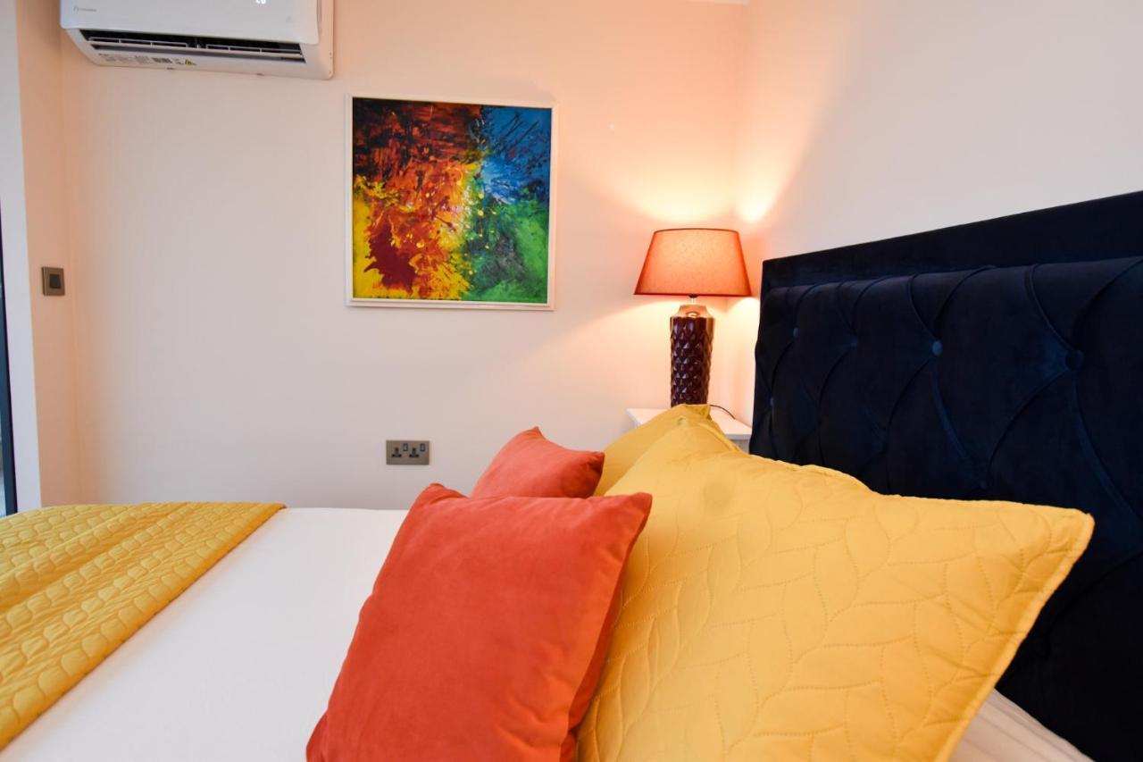 Unique Seafront Triplex Penthouse With Panoramic Bedroom & Rooftop Jacuzzi Overlooking Valletta Sliema Eksteriør bilde