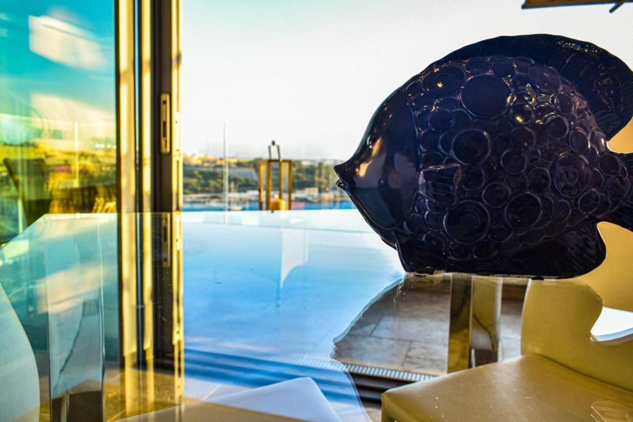 Unique Seafront Triplex Penthouse With Panoramic Bedroom & Rooftop Jacuzzi Overlooking Valletta Sliema Eksteriør bilde