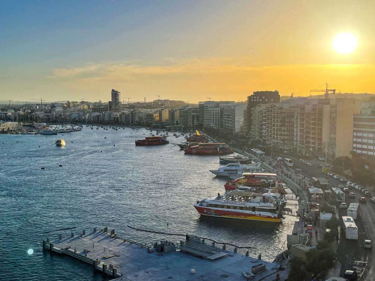 Unique Seafront Triplex Penthouse With Panoramic Bedroom & Rooftop Jacuzzi Overlooking Valletta Sliema Eksteriør bilde