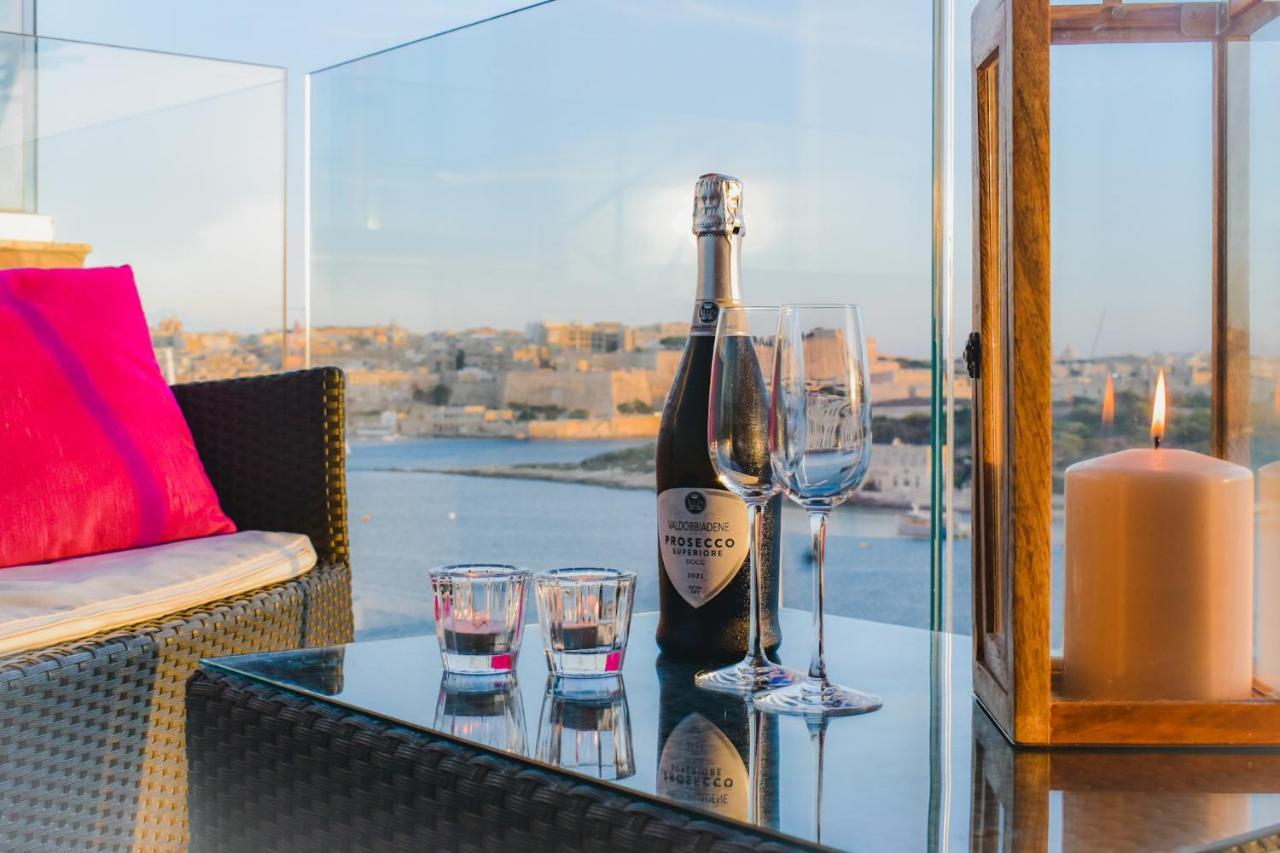 Unique Seafront Triplex Penthouse With Panoramic Bedroom & Rooftop Jacuzzi Overlooking Valletta Sliema Eksteriør bilde