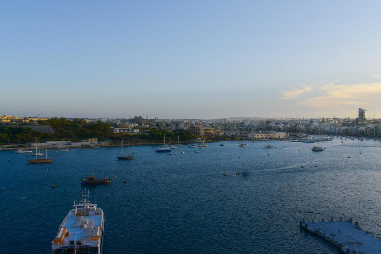 Unique Seafront Triplex Penthouse With Panoramic Bedroom & Rooftop Jacuzzi Overlooking Valletta Sliema Eksteriør bilde