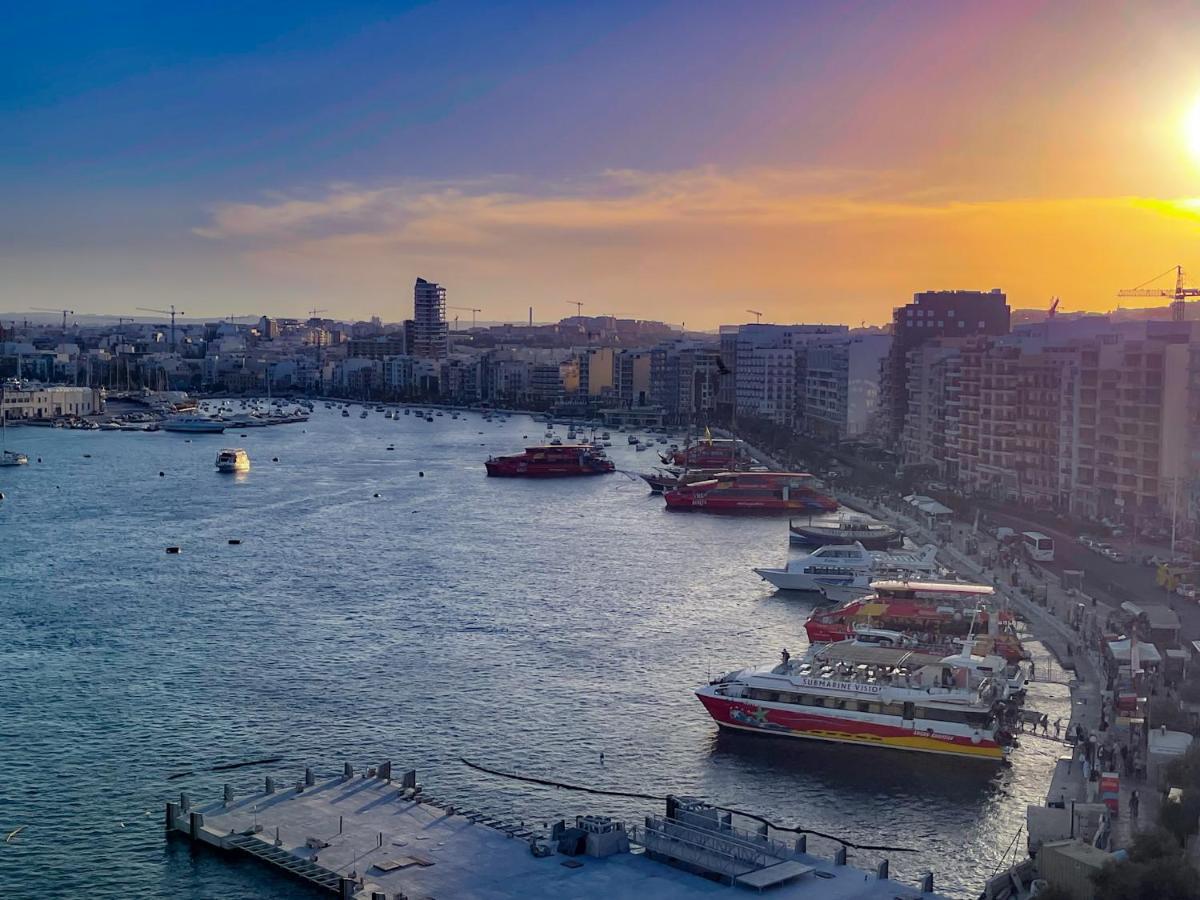 Unique Seafront Triplex Penthouse With Panoramic Bedroom & Rooftop Jacuzzi Overlooking Valletta Sliema Eksteriør bilde