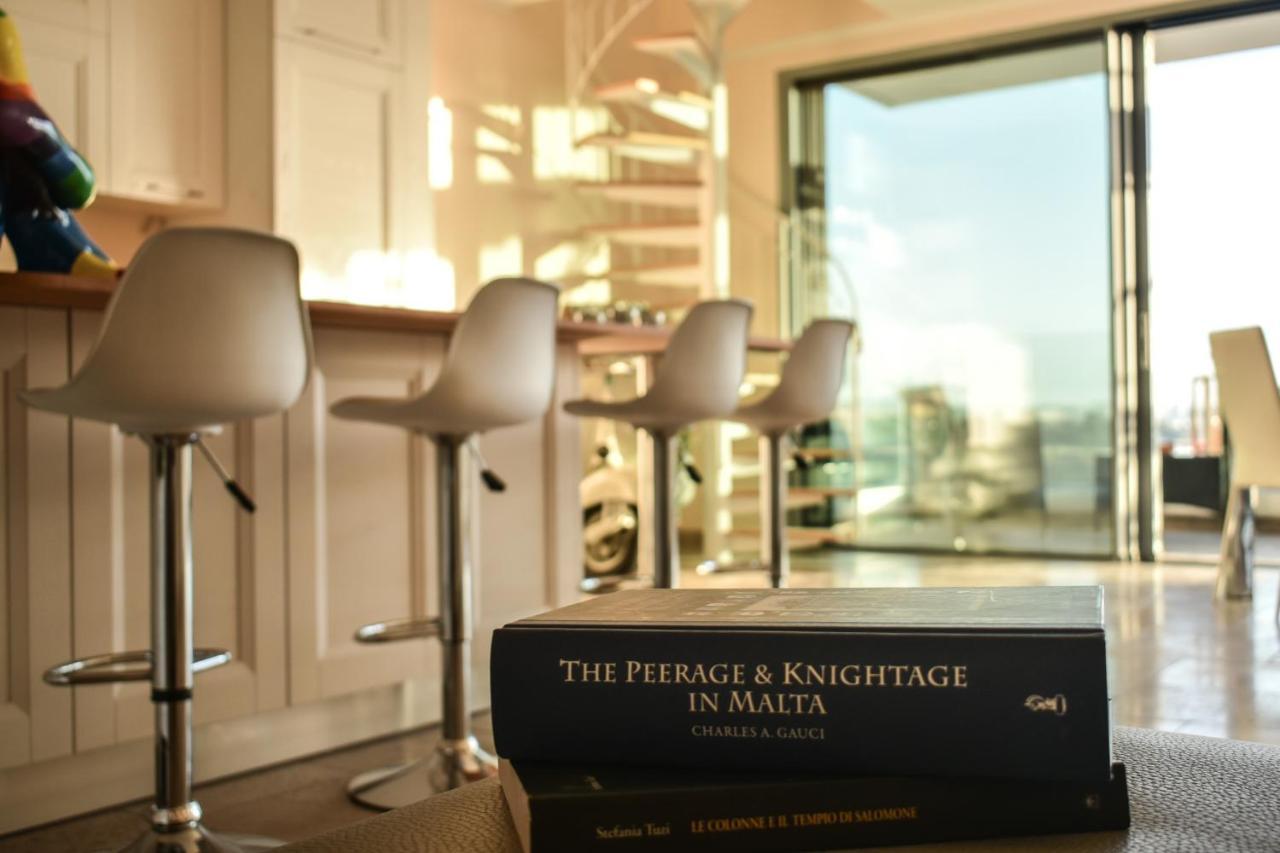 Unique Seafront Triplex Penthouse With Panoramic Bedroom & Rooftop Jacuzzi Overlooking Valletta Sliema Eksteriør bilde