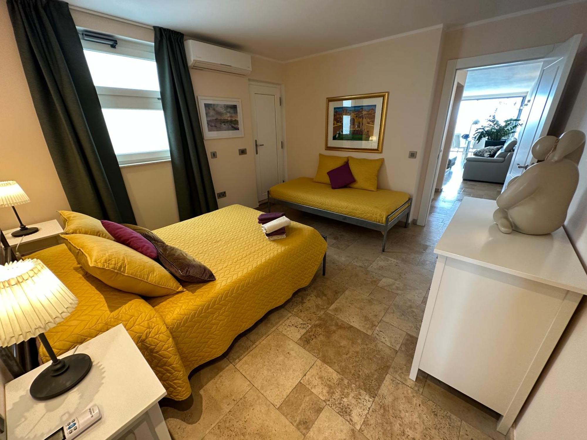 Unique Seafront Triplex Penthouse With Panoramic Bedroom & Rooftop Jacuzzi Overlooking Valletta Sliema Eksteriør bilde